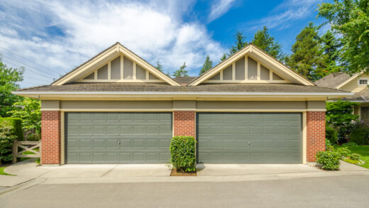 Garaż w bryle, wiata czy osobno